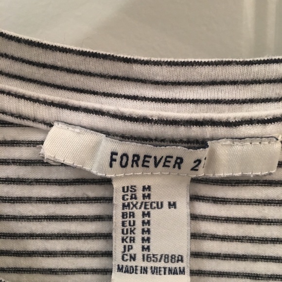 Graphic cropped T-shirt - Picture 2 of 3